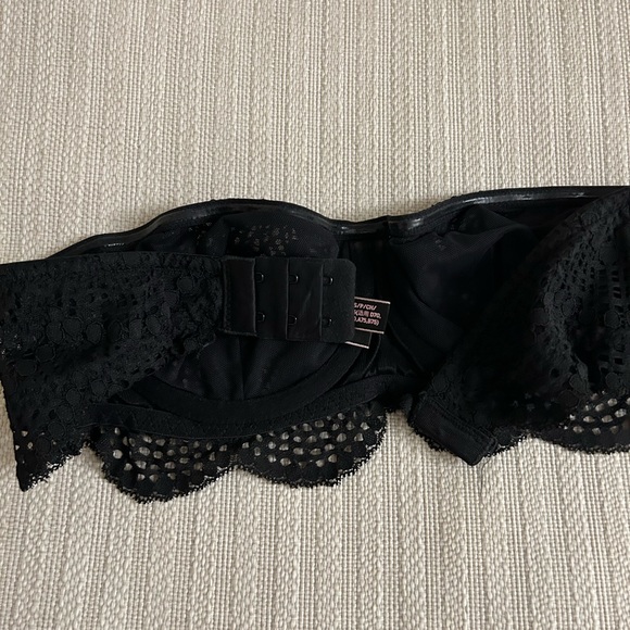 Victoria Secret black strapless bralette - Picture 6 of 6